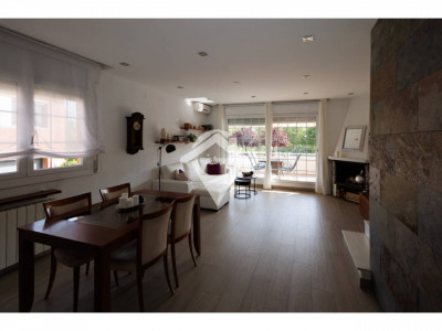 FANTASTICA CASA CANTONERA EN VENTA EN EL CENTRO DE SANT QUIRZE DEL VALLES CON PISCINA Y GARAJE