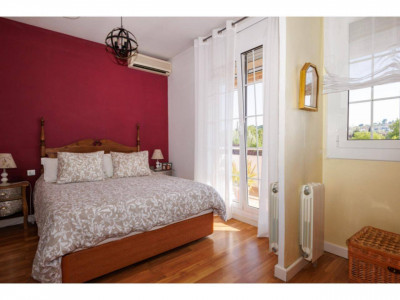 FANTASTICA CASA CANTONERA EN VENTA EN EL CENTRO DE SANT QUIRZE DEL VALLES CON PISCINA Y GARAJE