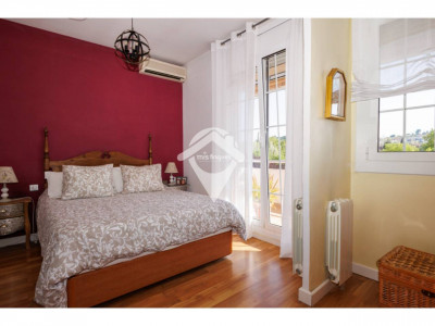 FANTASTICA CASA CANTONERA EN VENTA EN EL CENTRO DE SANT QUIRZE DEL VALLES CON PISCINA Y GARAJE