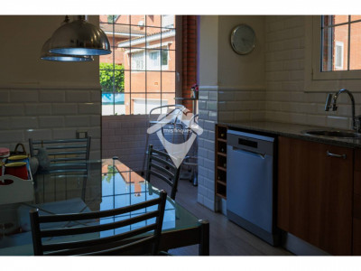 FANTASTICA CASA CANTONERA EN VENTA EN EL CENTRO DE SANT QUIRZE DEL VALLES CON PISCINA Y GARAJE