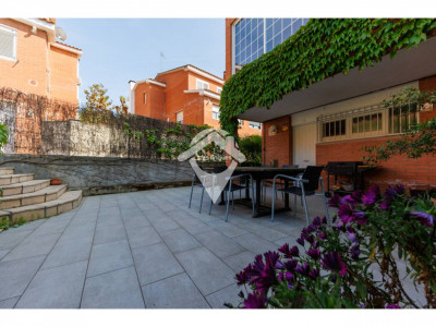 FANTASTICA CASA CANTONERA EN VENTA EN EL CENTRO DE SANT QUIRZE DEL VALLES CON PISCINA Y GARAJE