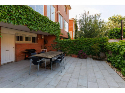 FANTASTICA CASA CANTONERA EN VENTA EN EL CENTRO DE SANT QUIRZE DEL VALLES CON PISCINA Y GARAJE