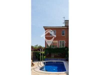 FANTASTICA CASA CANTONERA EN VENTA EN EL CENTRO DE SANT QUIRZE DEL VALLES CON PISCINA Y GARAJE