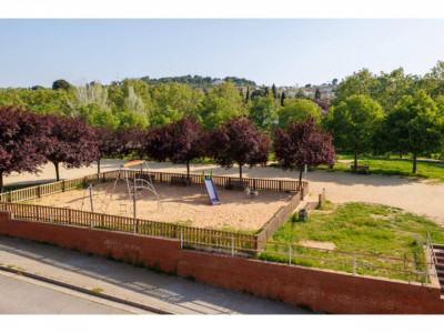 FANTASTICA CASA CANTONERA EN VENTA EN EL CENTRO DE SANT QUIRZE DEL VALLES CON PISCINA Y GARAJE