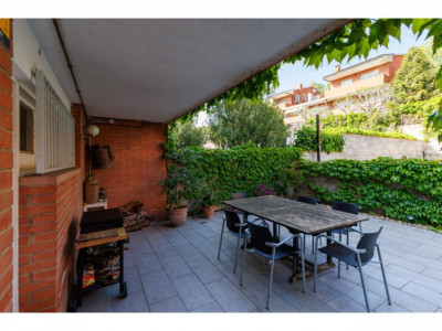 FANTASTICA CASA CANTONERA EN VENTA EN EL CENTRO DE SANT QUIRZE DEL VALLES CON PISCINA Y GARAJE