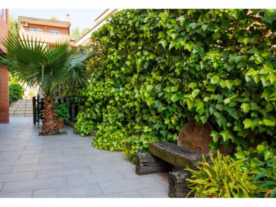 FANTASTICA CASA CANTONERA EN VENTA EN EL CENTRO DE SANT QUIRZE DEL VALLES CON PISCINA Y GARAJE