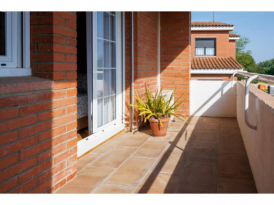 FANTASTICA CASA CANTONERA EN VENTA EN EL CENTRO DE SANT QUIRZE DEL VALLES CON PISCINA Y GARAJE