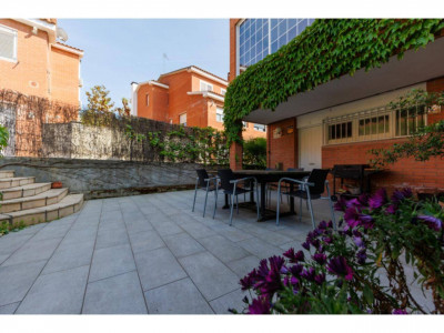 FANTASTICA CASA CANTONERA EN VENTA EN EL CENTRO DE SANT QUIRZE DEL VALLES CON PISCINA Y GARAJE