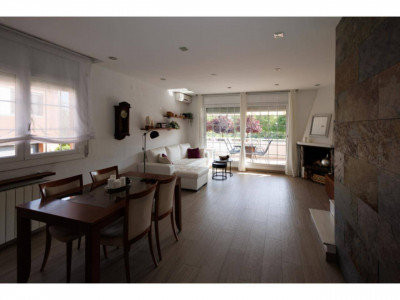 FANTASTICA CASA CANTONERA EN VENTA EN EL CENTRO DE SANT QUIRZE DEL VALLES CON PISCINA Y GARAJE