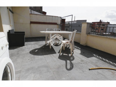 FANTASTICA CASA CON DOS VIVIENDAS INDEPENDIENTES Y GRAN GARAJE EN TERRASSA