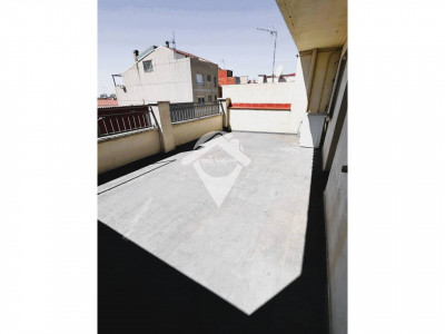 FANTASTICA CASA CON DOS VIVIENDAS INDEPENDIENTES Y GRAN GARAJE EN TERRASSA