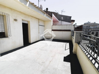 FANTASTICA CASA CON DOS VIVIENDAS INDEPENDIENTES Y GRAN GARAJE EN TERRASSA