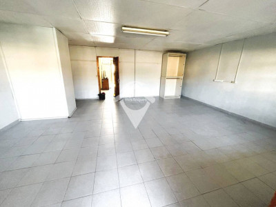 FANTASTICA CASA CON DOS VIVIENDAS INDEPENDIENTES Y GRAN GARAJE EN TERRASSA