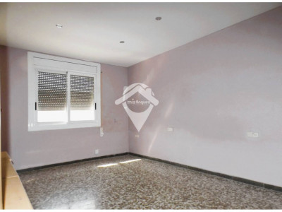 FANTASTICA CASA CON DOS VIVIENDAS INDEPENDIENTES Y GRAN GARAJE EN TERRASSA