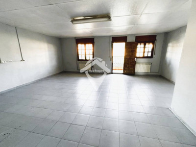 FANTASTICA CASA CON DOS VIVIENDAS INDEPENDIENTES Y GRAN GARAJE EN TERRASSA