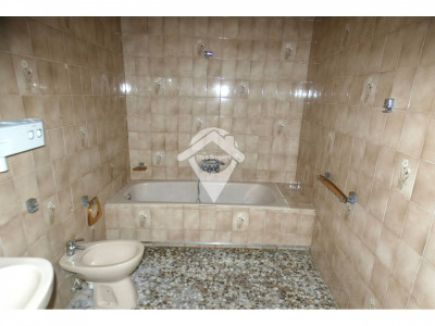 FANTASTICA CASA CON DOS VIVIENDAS INDEPENDIENTES Y GRAN GARAJE EN TERRASSA