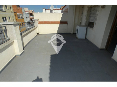FANTASTICA CASA CON DOS VIVIENDAS INDEPENDIENTES Y GRAN GARAJE EN TERRASSA