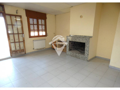 FANTASTICA CASA CON DOS VIVIENDAS INDEPENDIENTES Y GRAN GARAJE EN TERRASSA