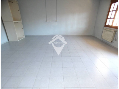 FANTASTICA CASA CON DOS VIVIENDAS INDEPENDIENTES Y GRAN GARAJE EN TERRASSA