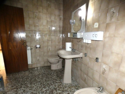 FANTASTICA CASA CON DOS VIVIENDAS INDEPENDIENTES Y GRAN GARAJE EN TERRASSA