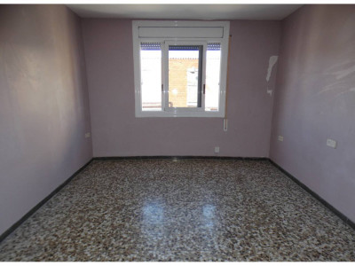 FANTASTICA CASA CON DOS VIVIENDAS INDEPENDIENTES Y GRAN GARAJE EN TERRASSA