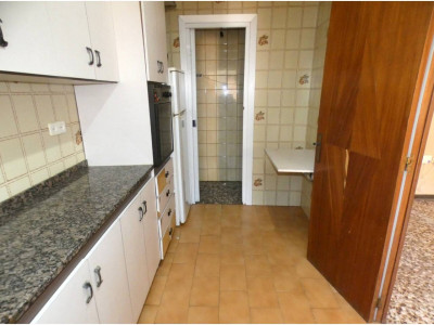 FANTASTICA CASA CON DOS VIVIENDAS INDEPENDIENTES Y GRAN GARAJE EN TERRASSA