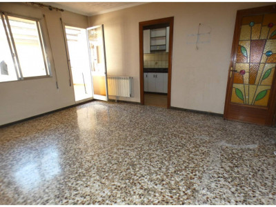 FANTASTICA CASA CON DOS VIVIENDAS INDEPENDIENTES Y GRAN GARAJE EN TERRASSA