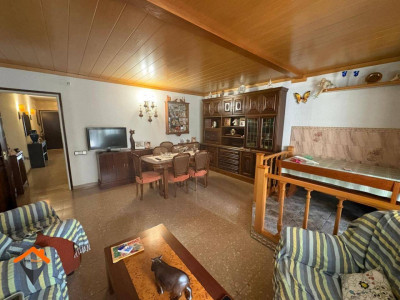 FANTASTICA CASA EN ZONA TRANQUILA CON GARAJE DE 140M2, TERRAZA 50M2 Y PATIO!!!