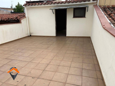 FANTASTICA CASA EN ZONA TRANQUILA CON GARAJE DE 140M2, TERRAZA 50M2 Y PATIO!!!