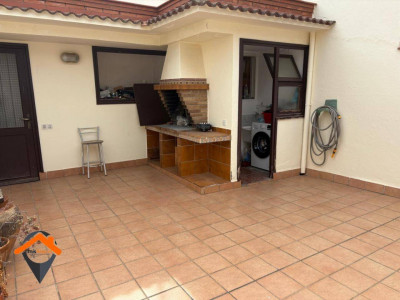 FANTASTICA CASA EN ZONA TRANQUILA CON GARAJE DE 140M2, TERRAZA 50M2 Y PATIO!!!
