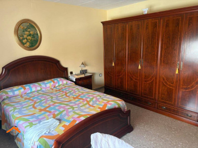 FANTASTICA CASA EN ZONA TRANQUILA CON GARAJE DE 140M2, TERRAZA 50M2 Y PATIO!!!