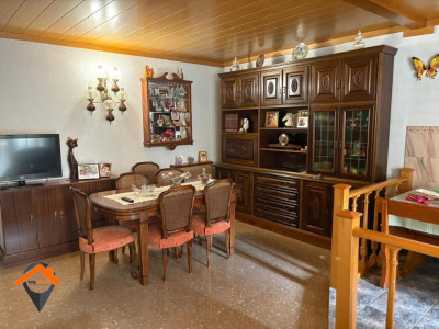 FANTASTICA CASA EN ZONA TRANQUILA CON GARAJE DE 140M2, TERRAZA 50M2 Y PATIO!!!