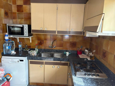 FANTASTICA CASA EN ZONA TRANQUILA CON GARAJE DE 140M2, TERRAZA 50M2 Y PATIO!!!