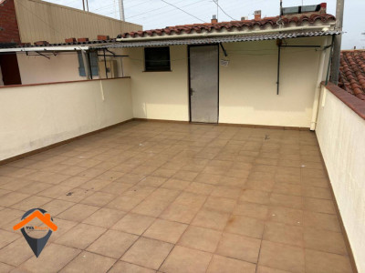FANTASTICA CASA EN ZONA TRANQUILA CON GARAJE DE 140M2, TERRAZA 50M2 Y PATIO!!!