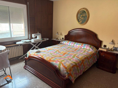 FANTASTICA CASA EN ZONA TRANQUILA CON GARAJE DE 140M2, TERRAZA 50M2 Y PATIO!!!