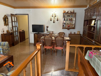 FANTASTICA CASA EN ZONA TRANQUILA CON GARAJE DE 140M2, TERRAZA 50M2 Y PATIO!!!