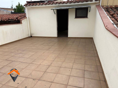 FANTASTICA CASA EN ZONA TRANQUILA CON GARAJE DE 140M2, TERRAZA 50M2 Y PATIO!!!