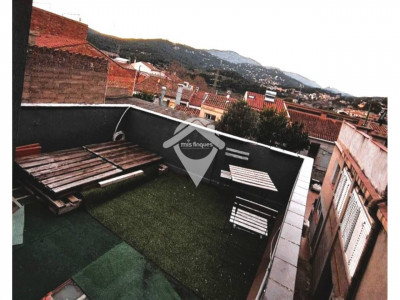 FANTASTICA CASA SOLEADA CON PISCINA Y JARDIN