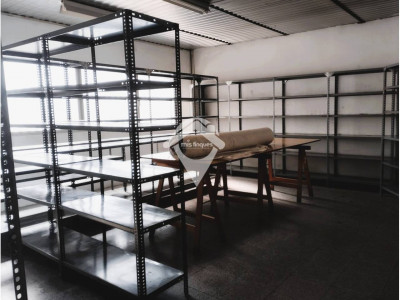 FANTASTICA NAVE CON PATIO DE 500 m2  EN ALQUILER EN SANT QUIRZE DEL VALLES