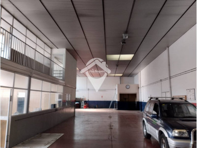 FANTASTICA NAVE CON PATIO DE 500 m2  EN ALQUILER EN SANT QUIRZE DEL VALLES