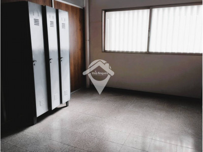 FANTASTICA NAVE CON PATIO DE 500 m2  EN ALQUILER EN SANT QUIRZE DEL VALLES