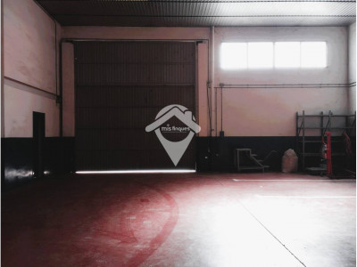 FANTASTICA NAVE CON PATIO DE 500 m2  EN ALQUILER EN SANT QUIRZE DEL VALLES