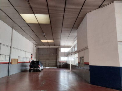 FANTASTICA NAVE CON PATIO DE 500 M2 EN ALQUILER EN SANT QUIRZE DEL VALLES