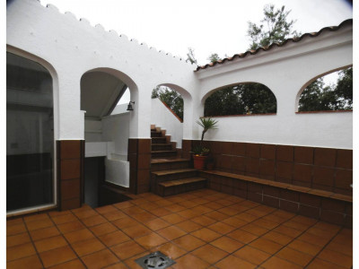 FANTASTICA PLANTA BAJA REFORMADA CON PATIO Y TERRAZA CENTRO SANT QUIRZE