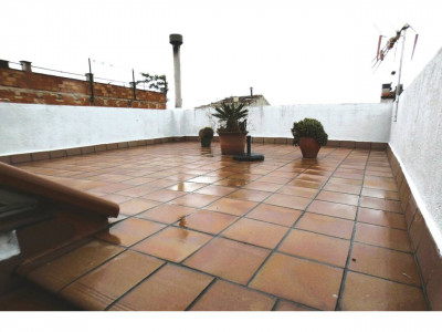 FANTASTICA PLANTA BAJA REFORMADA CON PATIO Y TERRAZA CENTRO SANT QUIRZE