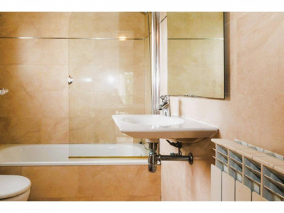 FANTASTICO PISO CON TERRAZA CON ZONA COMUNITARIA Y PISCINA