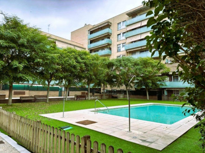 FANTASTICO PISO CON TERRAZA CON ZONA COMUNITARIA Y PISCINA