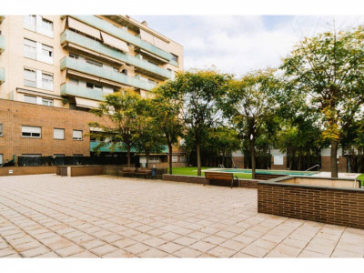FANTASTICO PISO CON TERRAZA CON ZONA COMUNITARIA Y PISCINA