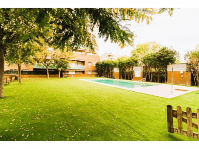 FANTASTICO PISO CON TERRAZA CON ZONA COMUNITARIA Y PISCINA