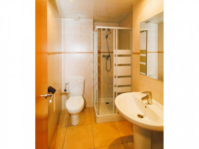 FANTASTICO PISO CON TERRAZA CON ZONA COMUNITARIA Y PISCINA